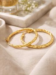 Twisted Hoops 18K YG 4,3 / Classic Polished Yellow Gold Engraved Hoop Earrings
