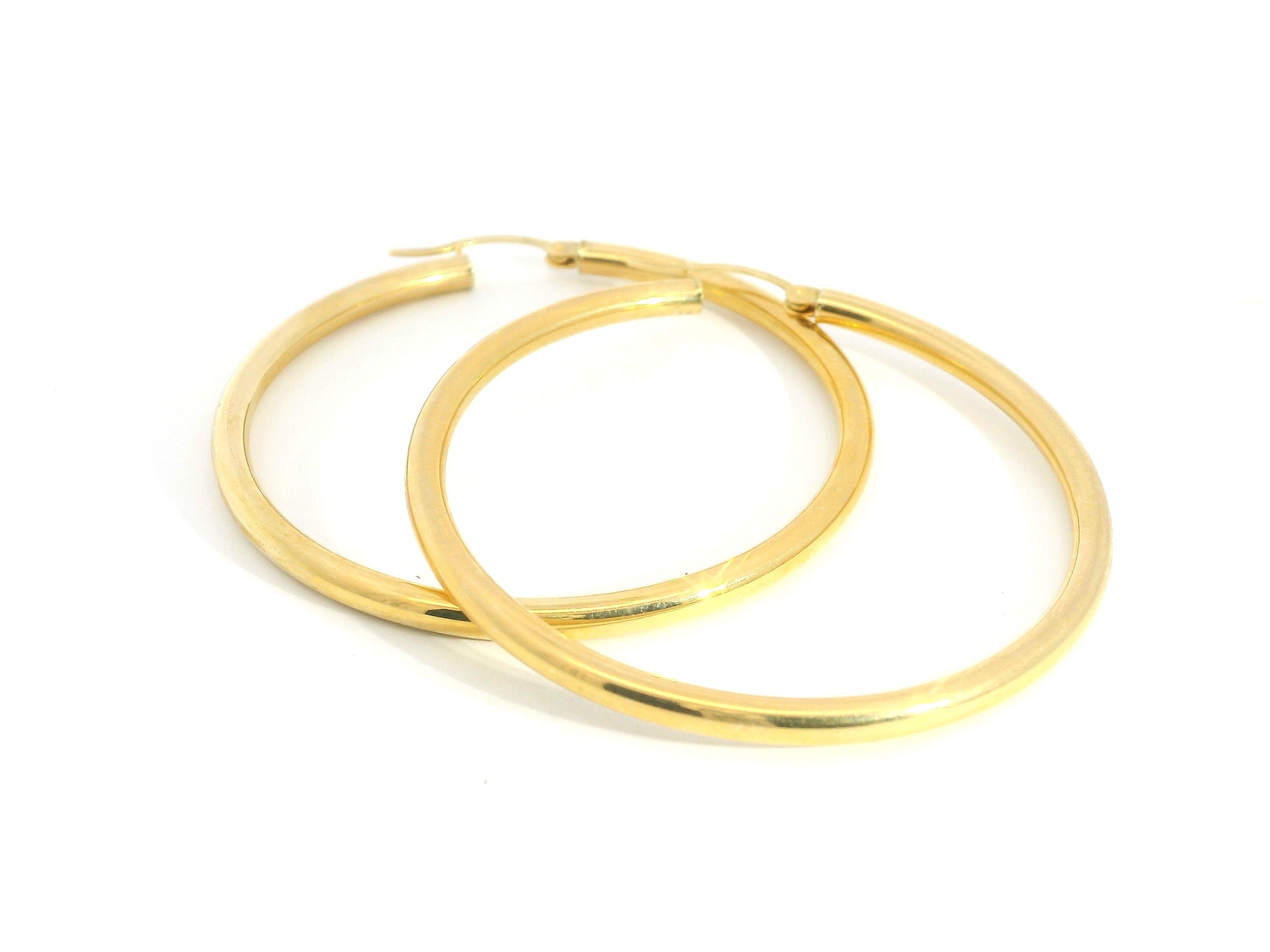 Classic Huggie Hoops 18K YG 5.60 5.65 / Size 2D / Classic High-Polish Yellow Gold Rounded Hoop Earrings