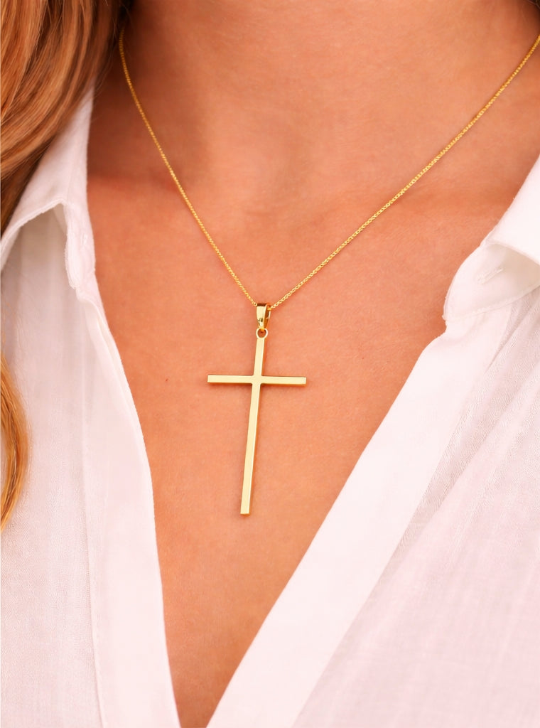 Small Cross 18K YWG 1,3 / Engraved Yellow Gold 'MOM' Floral Medallion Charm Necklace