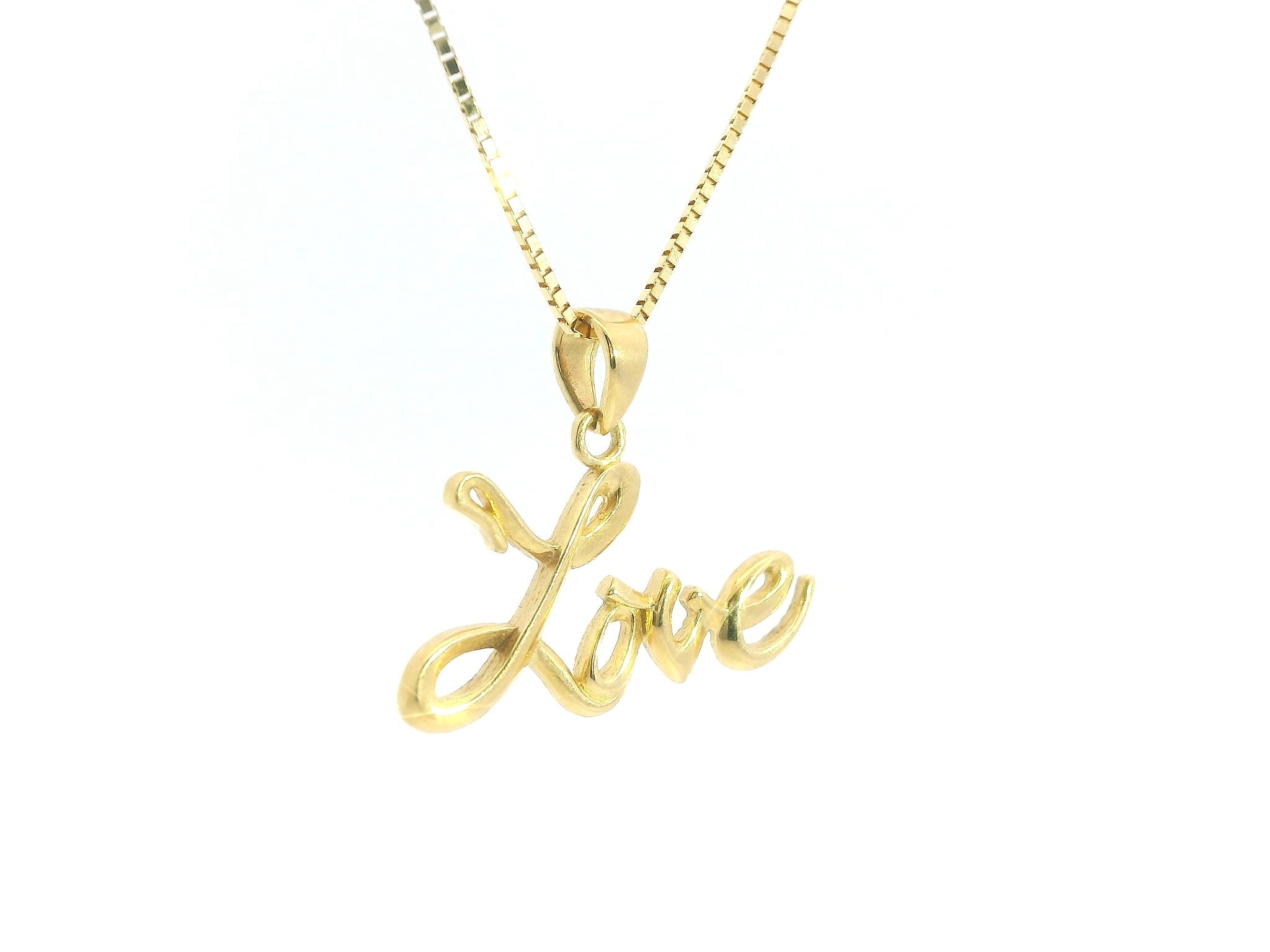Love Pendant 18K YG 1,7 / Elegant "Love" Script Charm Necklace in Yellow Gold