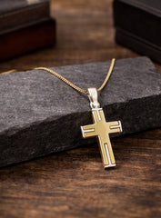Medium Cross 18K YWG 2,8 / Classic High-Polish Yellow Gold Link Chain Necklace