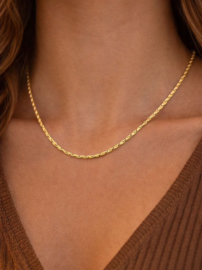 Small Cross Diamond Pendant WG 18K WG 0.75 / D 0.44 / Classic Yellow Gold Chain Necklace