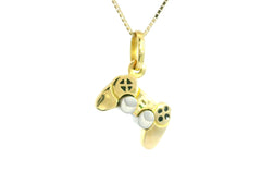 PS Pendant 18K YWG 2,8 / Round Brilliant Emerald and Engraved Yellow Gold Charm Necklace