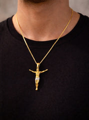 Tiny Cross with Christ Small Pendant 18K YG / Classic Yellow Gold High-Polish Link Chain