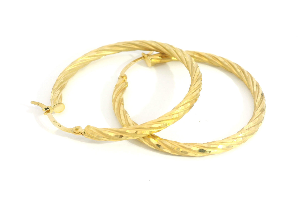 Twisted Hoops 18K YG 4,3 / Classic Polished Yellow Gold Engraved Hoop Earrings
