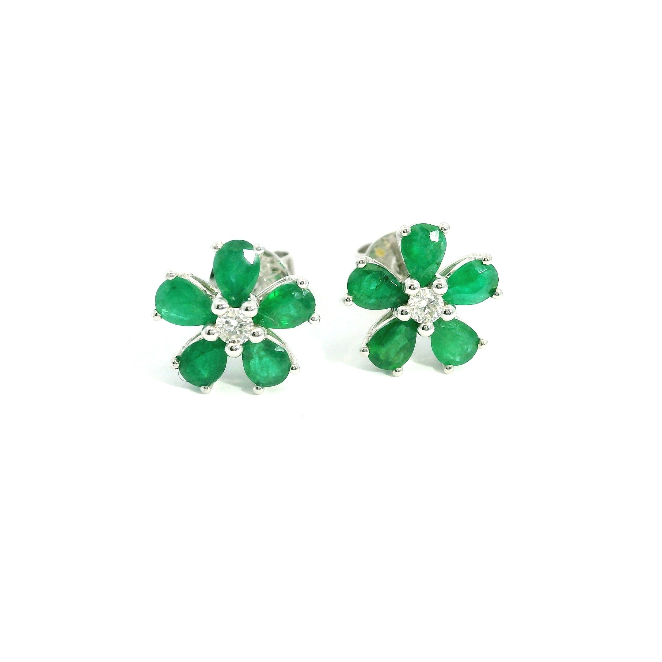 Emerald Flower Diamond Stud Earring 18K WG 2.03 / D 0.11 / 1.14 / Pear-Cut Emerald and Brilliant-Cut Diamond Halo Cluster Earrings in White Gold