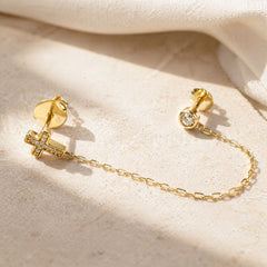 Solitarie & Cross Diamond Piercing 18K YG 1.26 / 0.04 / Classic Round Brilliant Diamond Stud Earrings in Yellow Gold with Engraved Bezel Setting