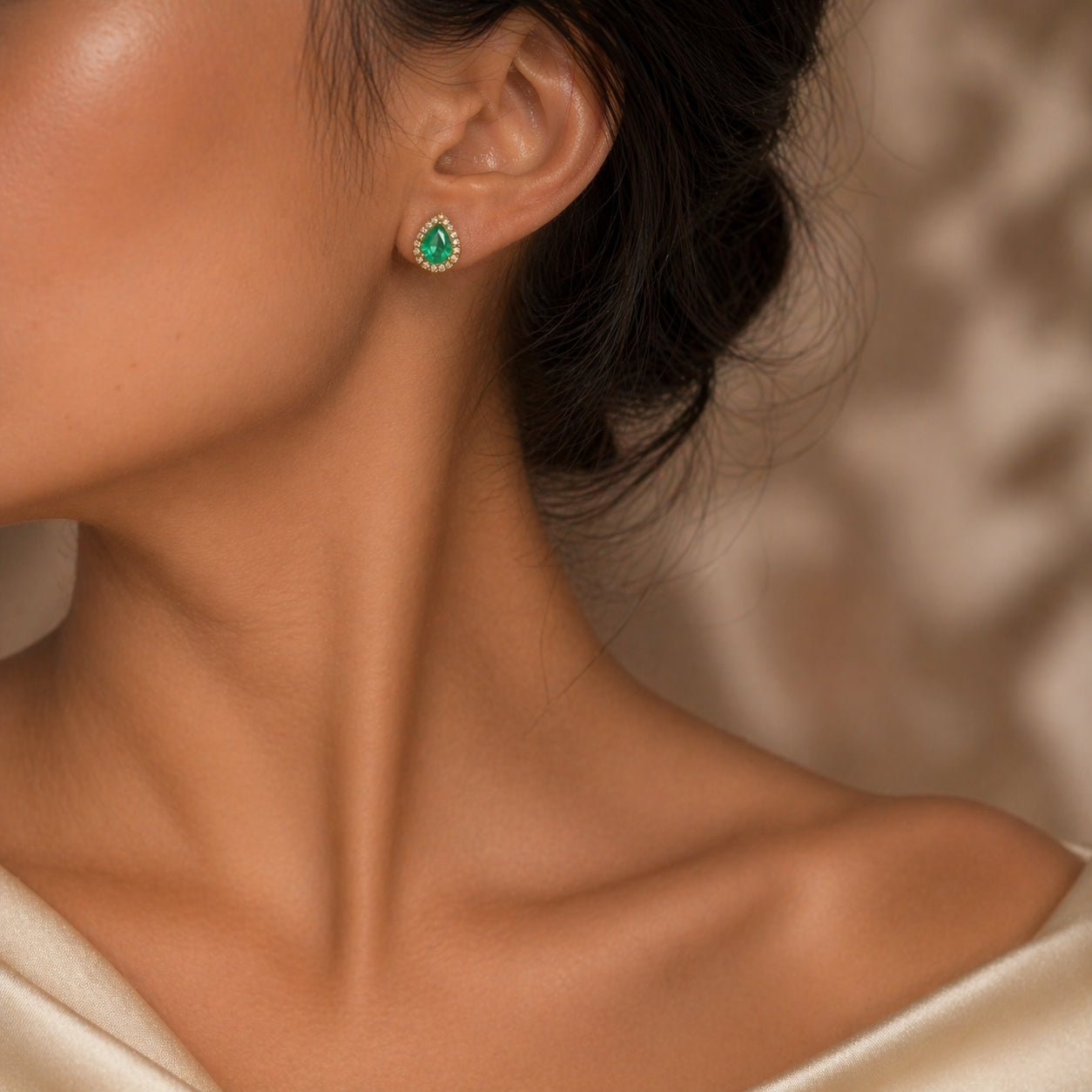 Pear Emerald Diamonds Stud Earring 18K YG 1.59 / D 0.18 / 0.89 / Pear-Cut Emerald and Round Brilliant Diamond Yellow Gold Stud Earrings