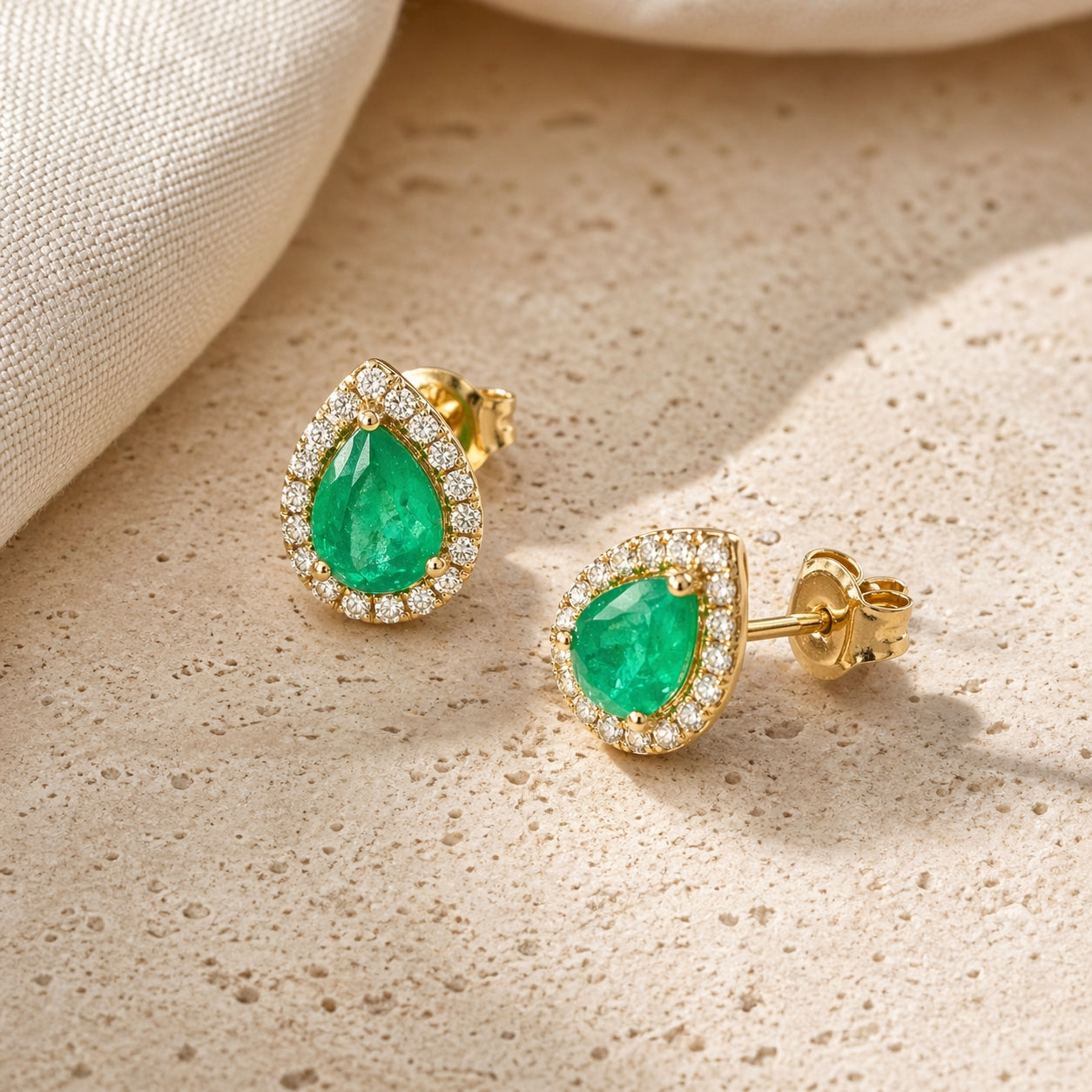 Pear Emerald Diamonds Stud Earring 18K YG 1.59 / D 0.18 / 0.89 / Pear-Cut Emerald and Round Brilliant Diamond Yellow Gold Stud Earrings